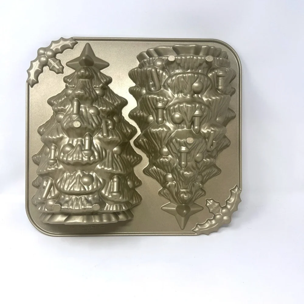 Nordic Ware 3D Christmas Tree Cake Pan Mold‎ Made In USA Cast Aluminum Clean